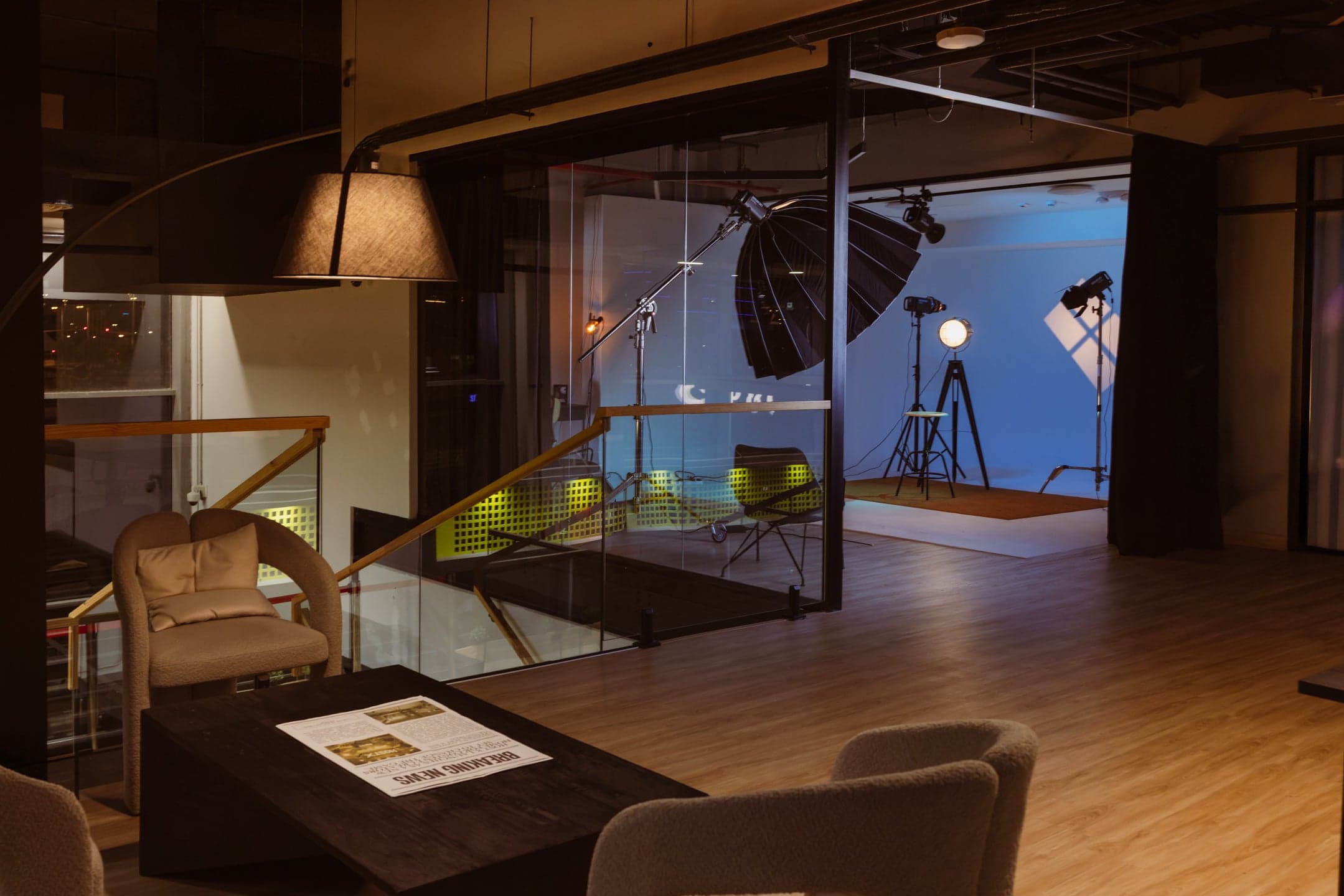 استوديو أ hover